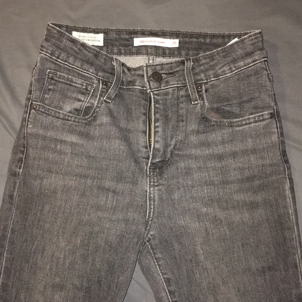 Levi high-waist jeans size 25